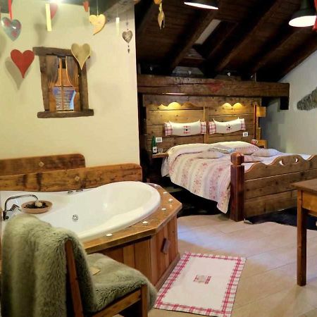 Romantica Suite Con Vasca Idromassaggio Аоста Екстер'єр фото