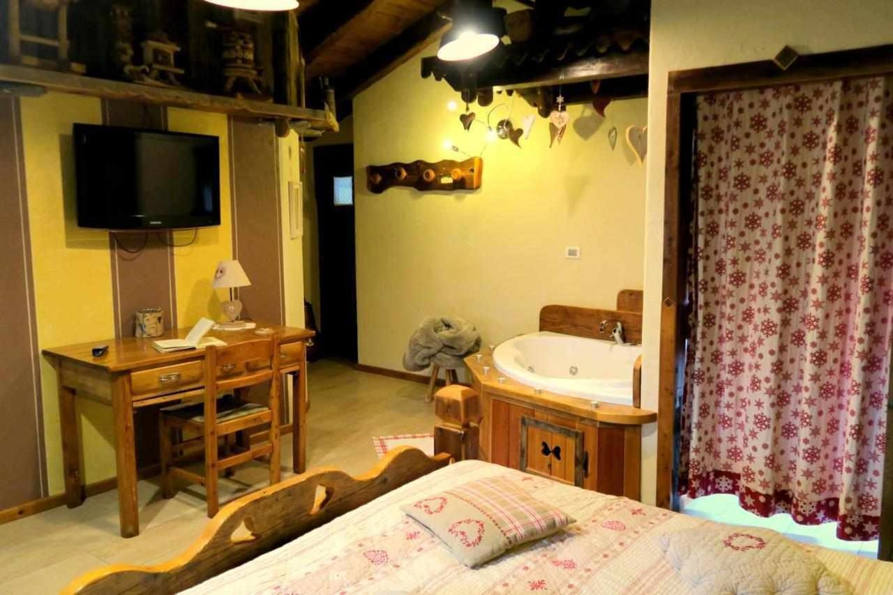 Romantica Suite Con Vasca Idromassaggio Аоста Екстер'єр фото