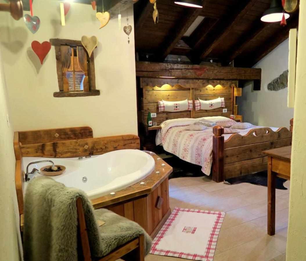 Romantica Suite Con Vasca Idromassaggio Аоста Екстер'єр фото