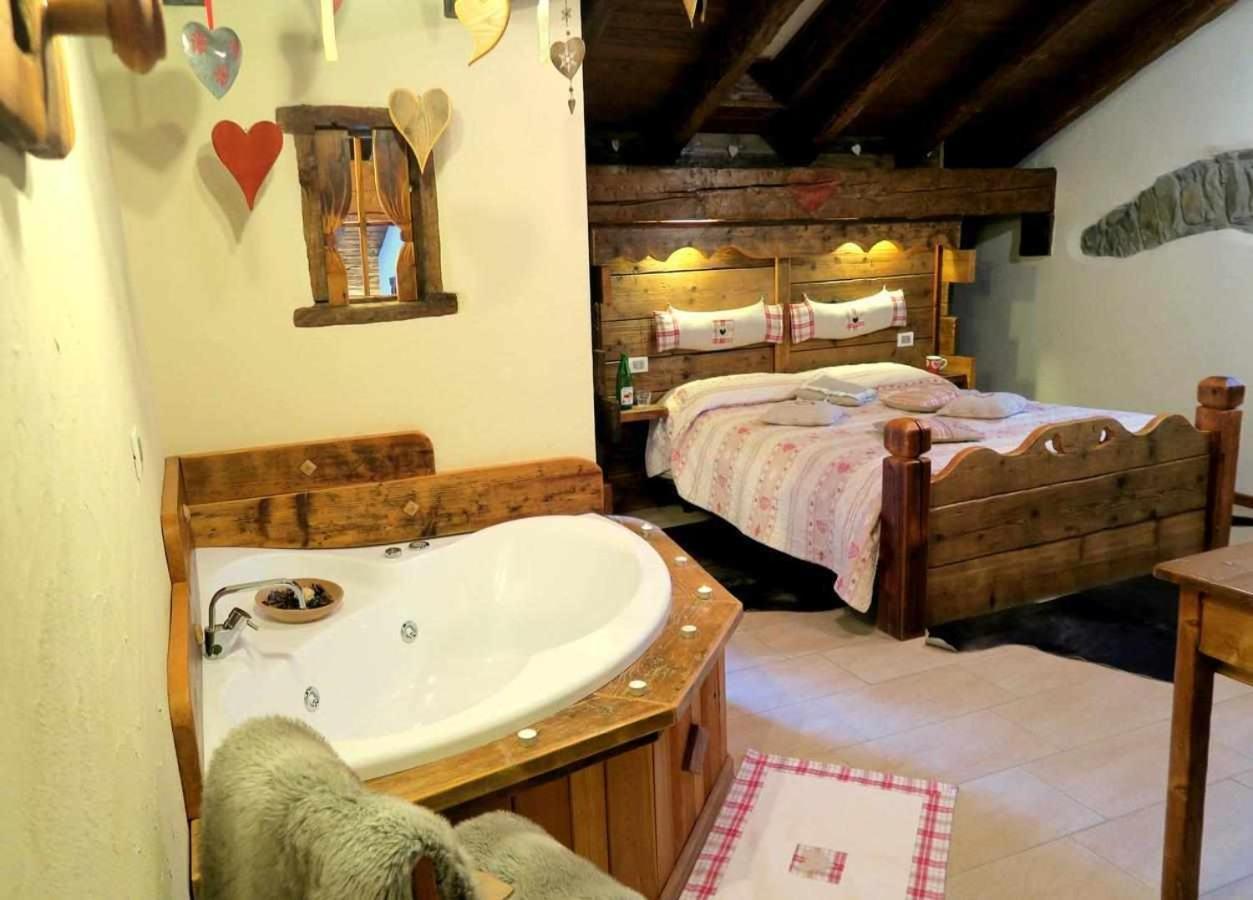 Romantica Suite Con Vasca Idromassaggio Аоста Екстер'єр фото